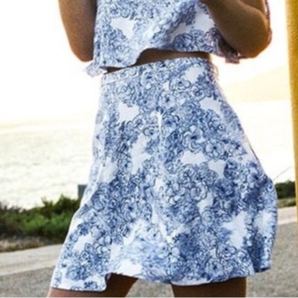 American Apparel XS Blue White Floral Skirt Mini Thin Flowy